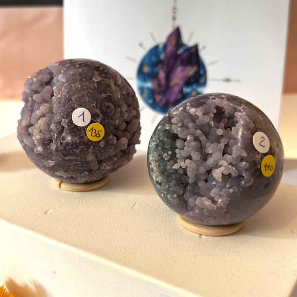 sphère de calcédoine violette botryoïdale